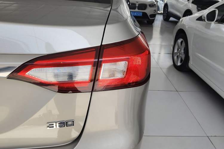 Used Roewe 360 2017 1.5L Automatic Luxury Edition Right Rear Taillight