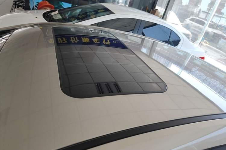 Used Roewe 360 2017 1.5L Automatic Luxury Edition Roof