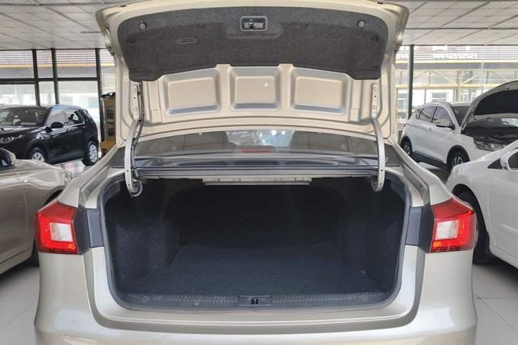 Used Roewe 360 2017 1.5L Automatic Luxury Edition Trunk