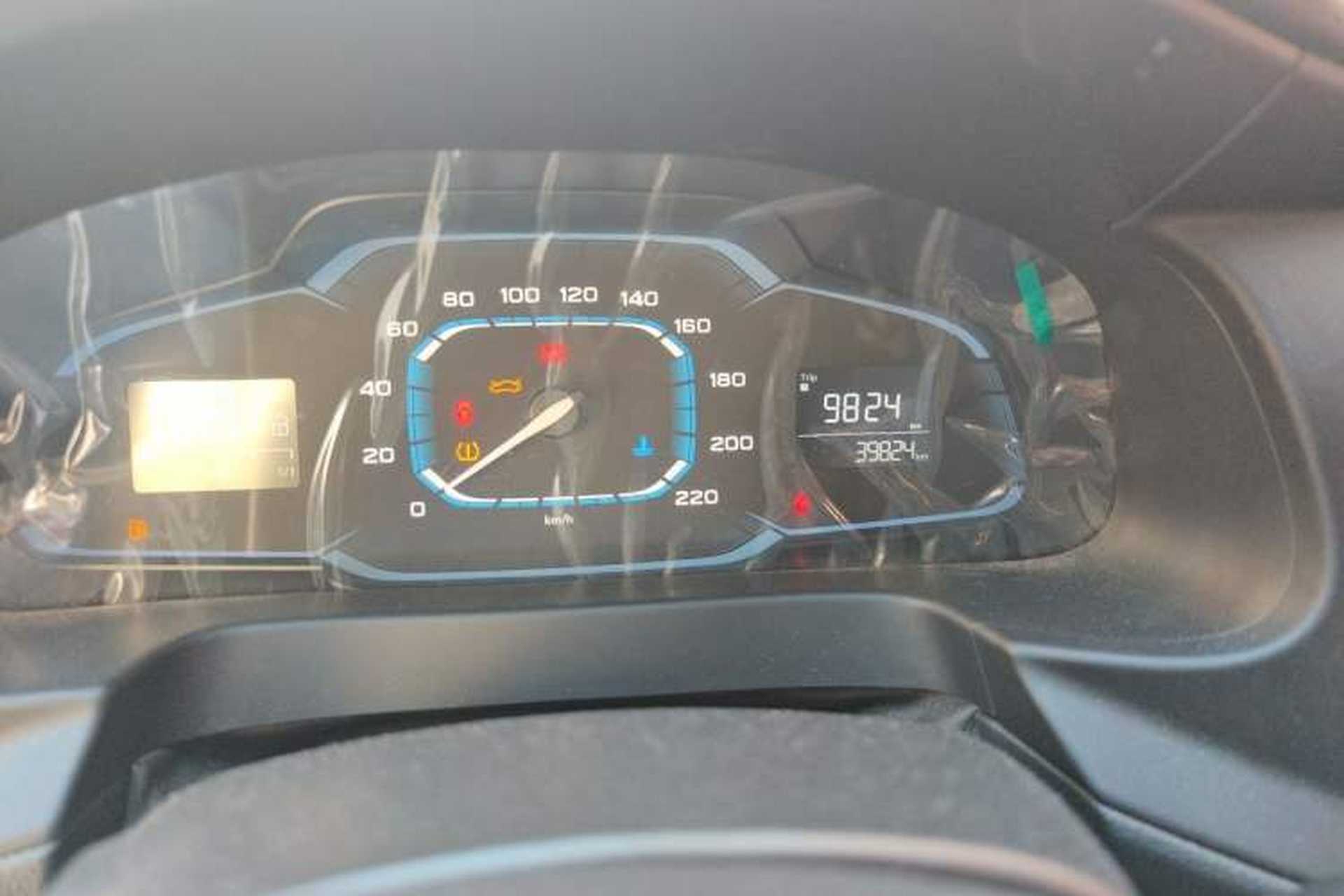 Used Roewe 360 2017 1.5L Manual Smart Screen Version Odometer Close Up