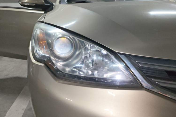 Used Roewe 360 2017 1.5L Automatic Luxury Edition Right Front Headlight