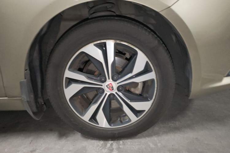 Used Roewe 360 2017 1.5L Automatic Luxury Edition Right Front Wheel Hub