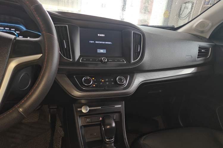 Used Roewe 360 2017 1.5L Automatic Luxury Edition Audio And AC Panel