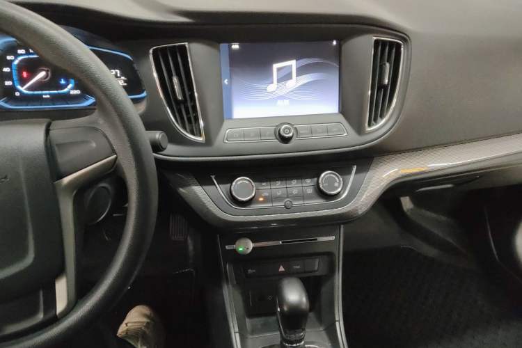 Used Roewe 360 2017 1.5L Automatic Luxury Edition Audio And AC Panel