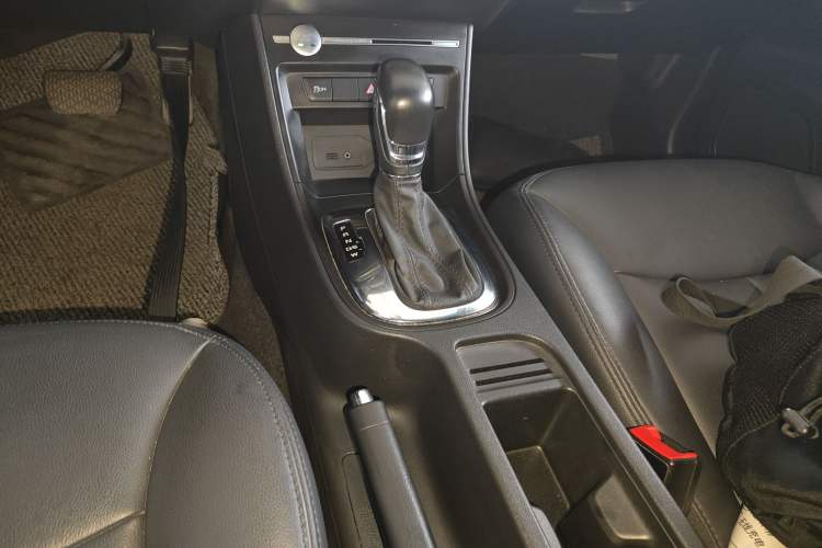 Used Roewe 360 2017 1.5L Automatic Luxury Edition Gear Lever