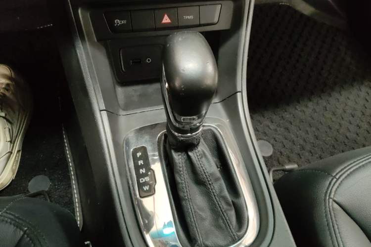 Used Roewe 360 2017 1.5L Automatic Luxury Edition Gear Lever