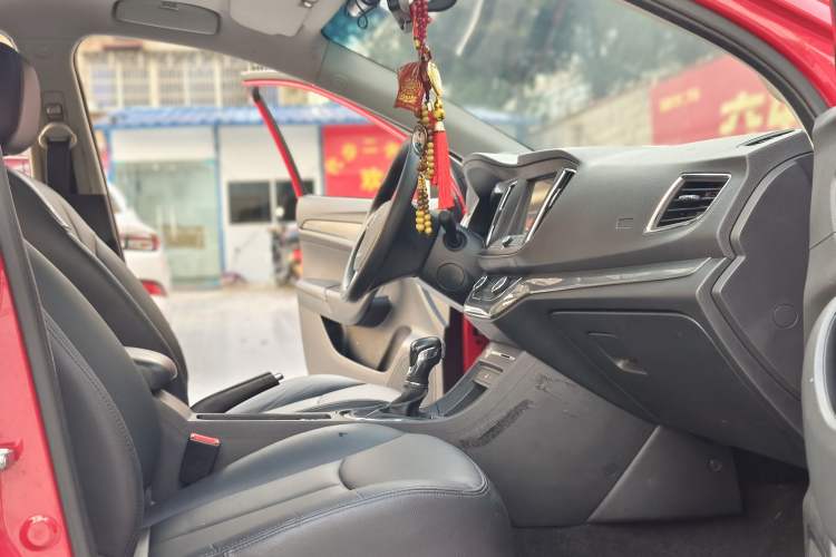 Used Roewe 360 2017 1.5L Automatic Luxury Edition Interior 11