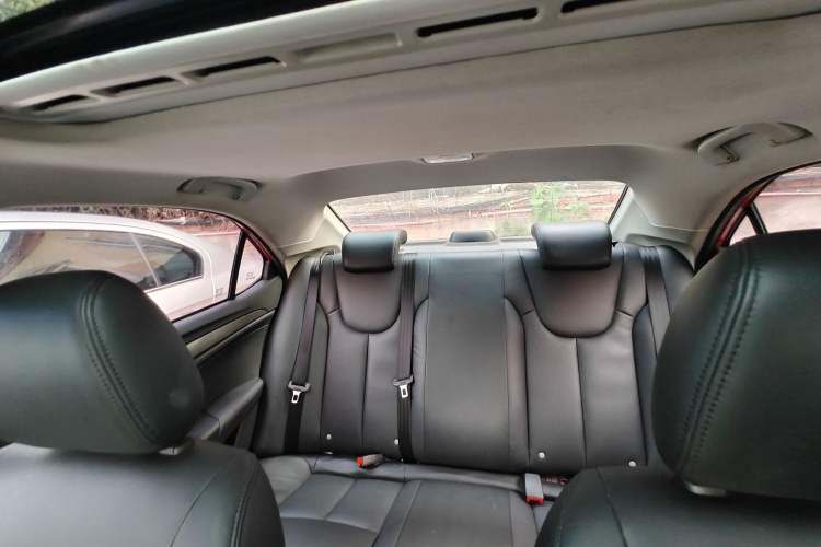 Used Roewe 360 2017 1.5L Automatic Luxury Edition Interior 5