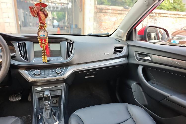 Used Roewe 360 2017 1.5L Automatic Luxury Edition Interior 8