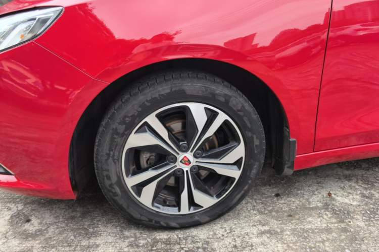 Used Roewe 360 2017 1.5L Automatic Luxury Edition Left Front Wheel Hub