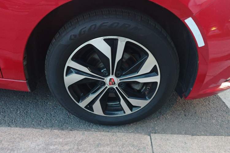 Used Roewe 360 2017 1.5L Automatic Luxury Edition Right Front Wheel Hub