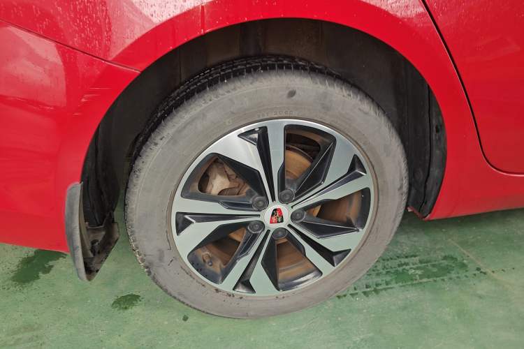 Used Roewe 360 2017 1.5L Automatic Luxury Edition Right Rear Wheel Hub