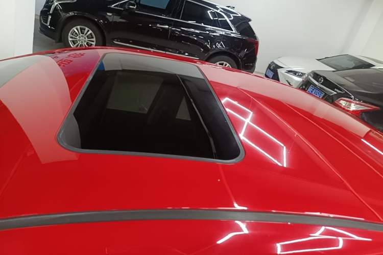 Used Roewe 360 2017 1.5L Automatic Luxury Edition Roof