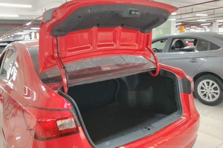 Used Roewe 360 2017 1.5L Automatic Luxury Edition Trunk