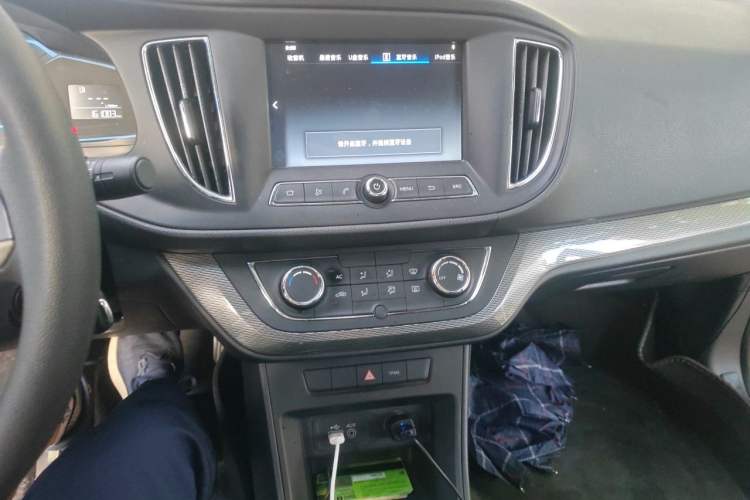 Used Roewe 360 2017 1.5L Manual Luxury Edition Audio And AC Panel