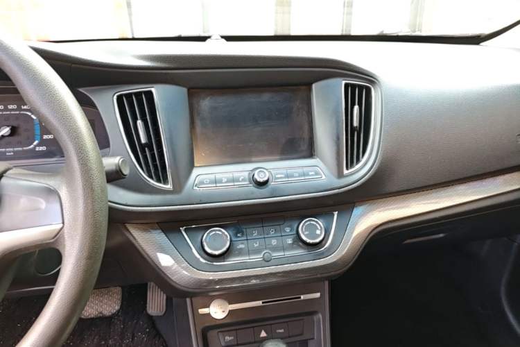 Used Roewe 360 2017 1.5L Automatic Luxury Edition Audio And AC Panel