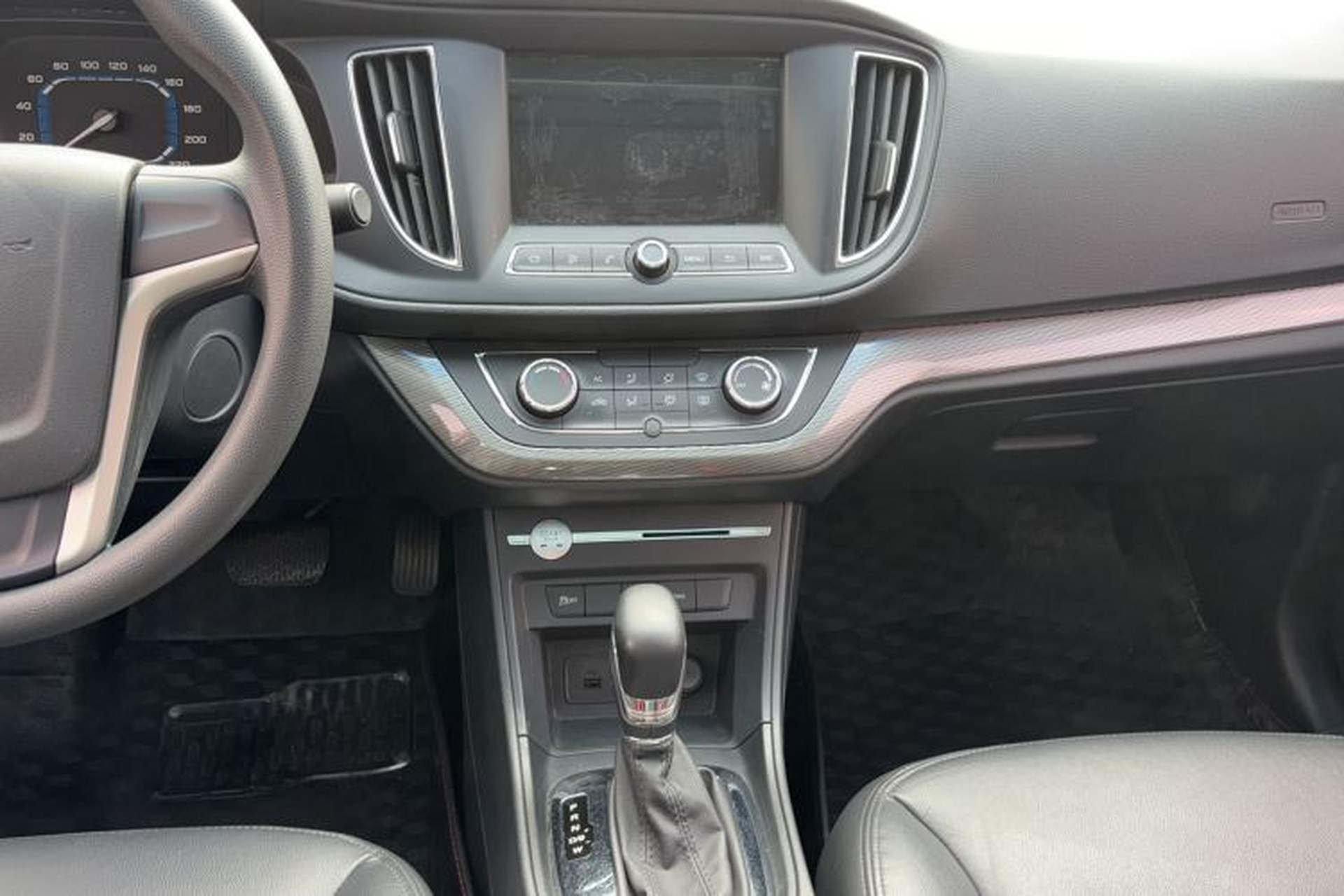 Used Roewe 360 2017 1.5L Automatic Luxury Edition Audio And AC Panel