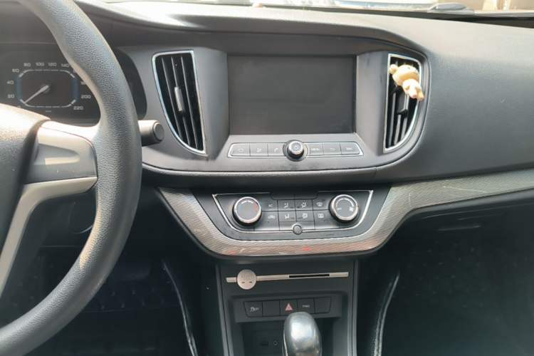Used Roewe 360 2017 1.5L Automatic Luxury Edition Audio And AC Panel