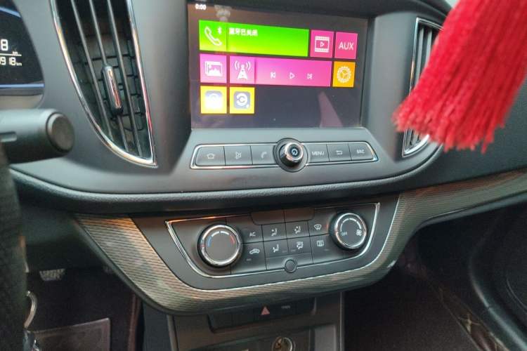 Used Roewe 360 2017 1.5L Manual Luxury Edition Audio And AC Panel