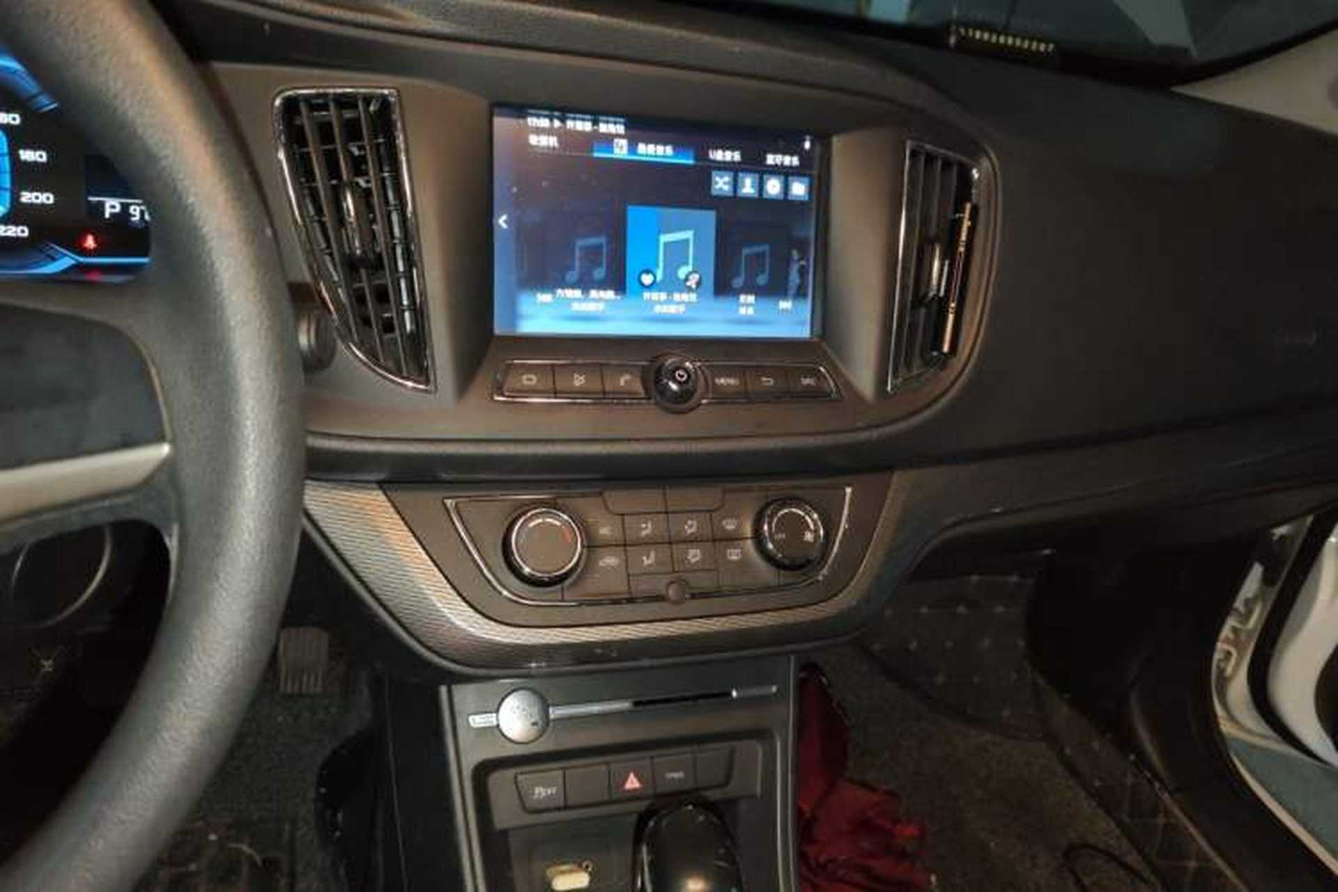Used Roewe 360 2017 1.5L Automatic Luxury Edition Audio And AC Panel