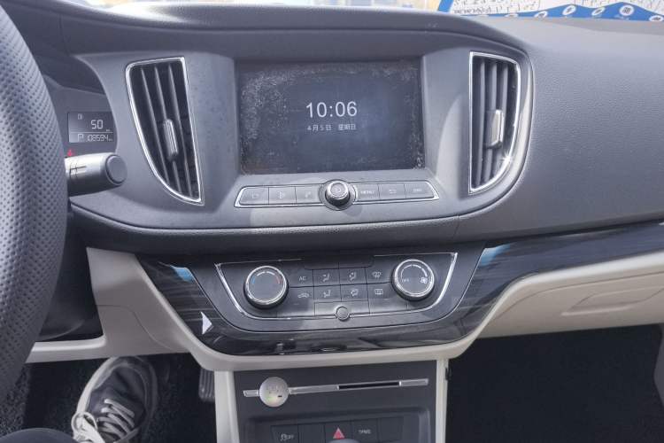 Used Roewe 360 2017 1.5L Automatic Luxury Edition Audio And AC Panel
