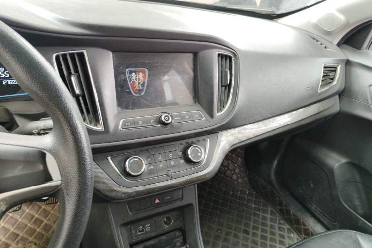 Used Roewe 360 2017 1.5L Manual Luxury Edition Audio And AC Panel