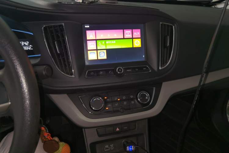Used Roewe 360 2017 1.5L Automatic Smart Screen Version Audio And AC Panel