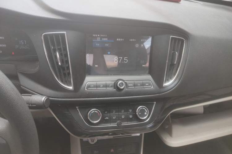 Used Roewe 360 2017 1.5L Automatic Luxury Edition Audio And AC Panel
