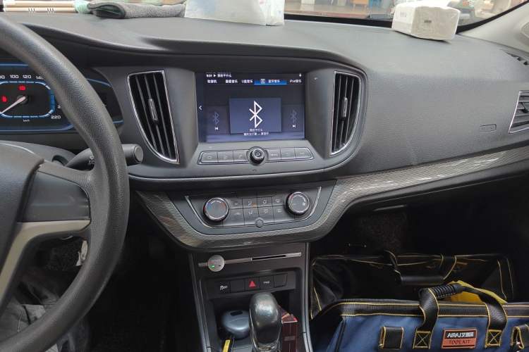 Used Roewe 360 2017 1.5L Automatic Luxury Edition Audio And AC Panel