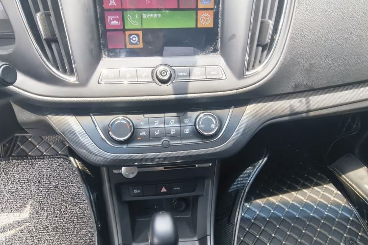 Used Roewe 360 2017 1.5L Automatic Luxury Edition Audio And AC Panel