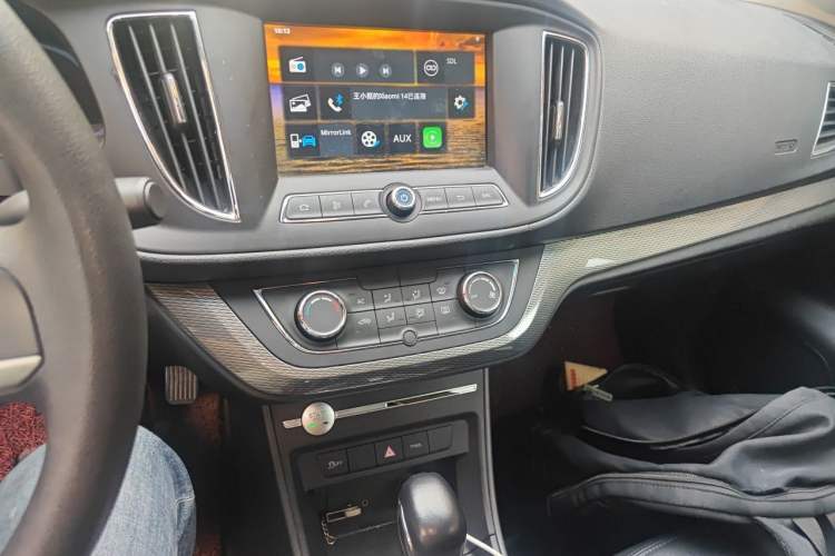 Used Roewe 360 2017 1.5L Automatic Luxury Edition Audio And AC Panel