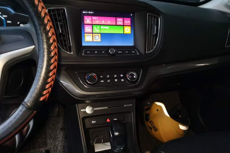 Used Roewe 360 2017 1.5L Automatic Luxury Edition Audio And AC Panel