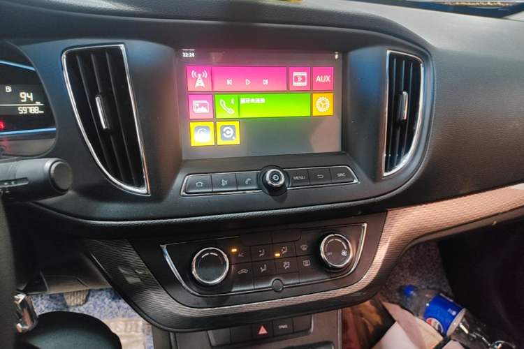 Used Roewe 360 2017 1.5L Manual Luxury Edition Audio And AC Panel