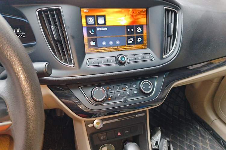 Used Roewe 360 2017 1.5L Automatic Luxury Edition Audio And AC Panel