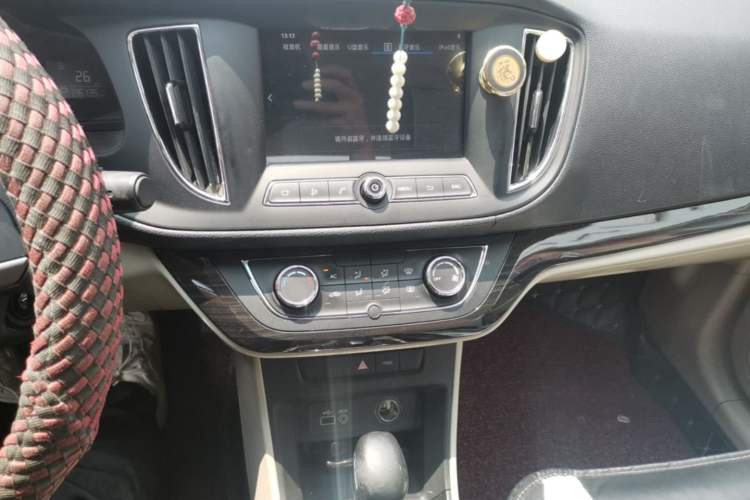 Used Roewe 360 2017 1.5L Automatic Luxury Edition Audio And AC Panel