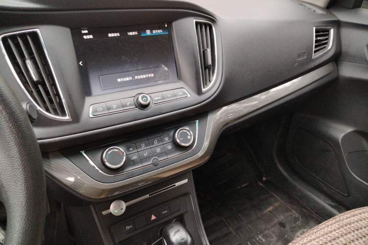 Used Roewe 360 2017 1.5L Automatic Luxury Edition Audio And AC Panel