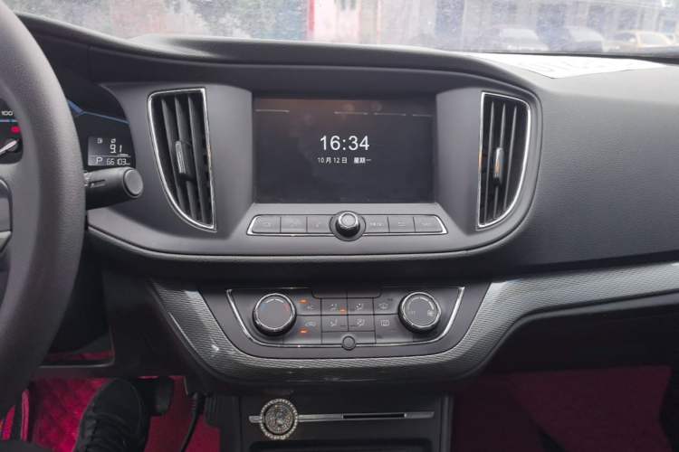 Used Roewe 360 2017 1.5L Automatic Luxury Edition Audio And AC Panel