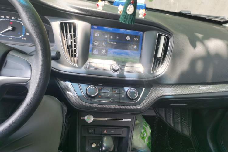 Used Roewe 360 2017 1.5L Automatic Luxury Edition Audio And AC Panel