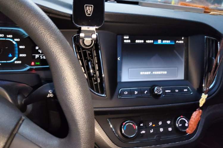 Used Roewe 360 2017 1.5L Automatic Luxury Edition Audio And AC Panel