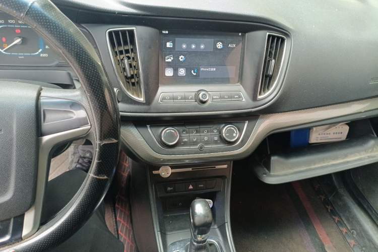 Used Roewe 360 2017 1.5L Automatic Luxury Edition Audio And AC Panel