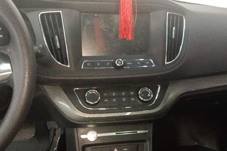 Used Roewe 360 2017 1.5L Automatic Luxury Edition Audio And AC Panel
