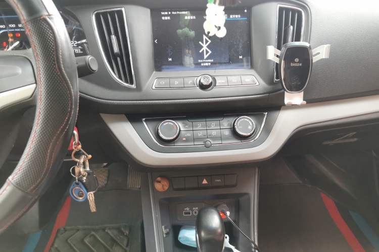 Used Roewe 360 2017 1.5L Automatic Smart Screen Version Audio And AC Panel