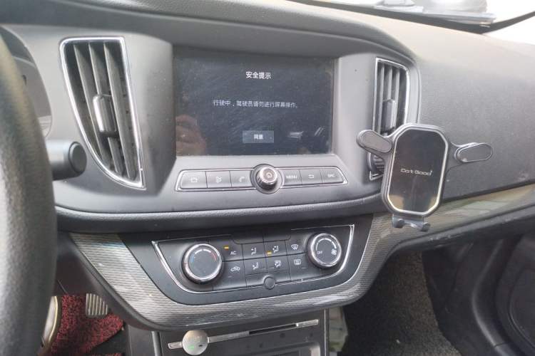Used Roewe 360 2017 1.5L Automatic Luxury Edition Audio And AC Panel