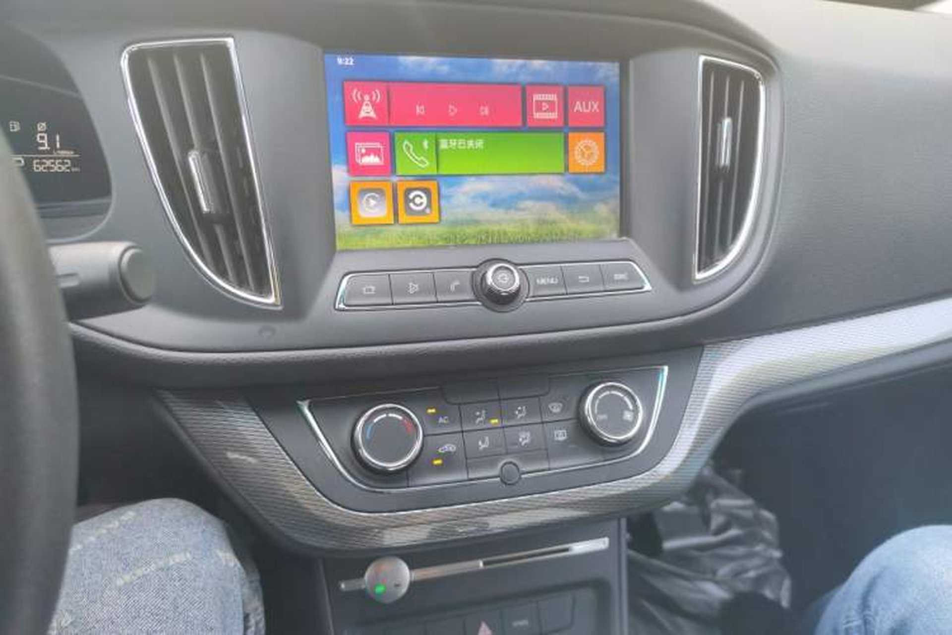 Used Roewe 360 2017 1.5L Automatic Luxury Edition Audio And AC Panel
