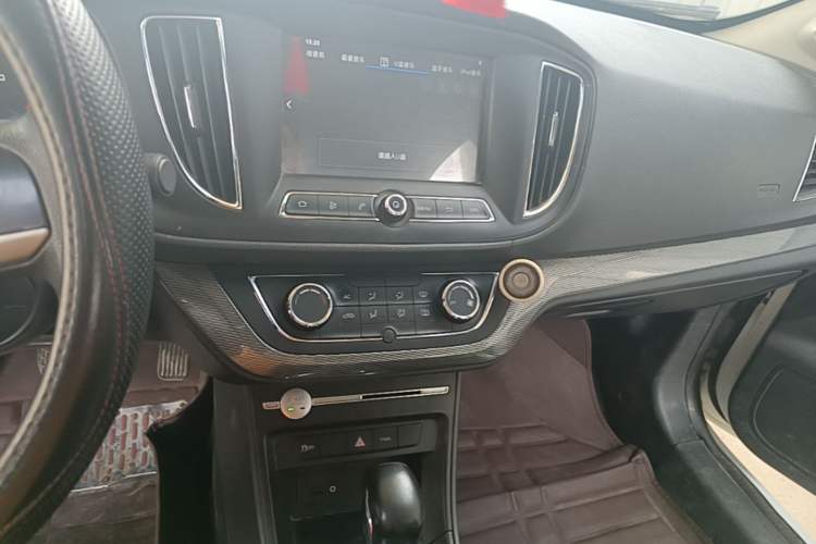 Used Roewe 360 2017 1.5L Automatic Luxury Edition Audio And AC Panel