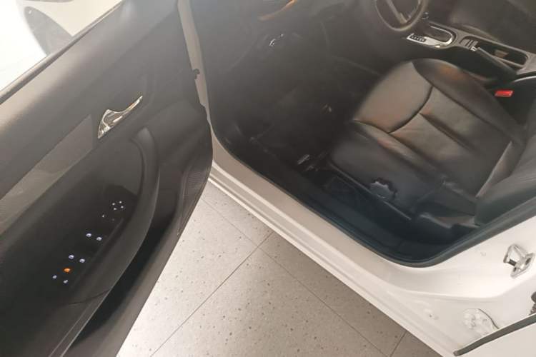 Used Roewe 360 2017 1.5L Automatic Luxury Edition Driver Seat