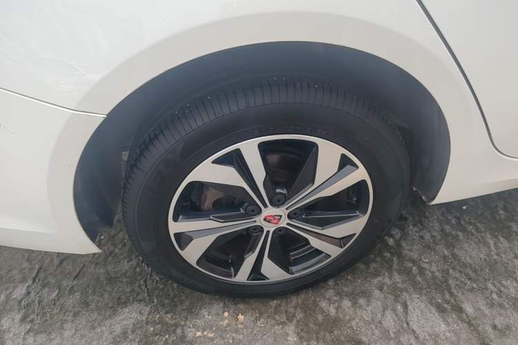 Used Roewe 360 2017 1.5L Automatic Luxury Edition Exterior 5