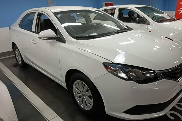 Used Roewe 360 2017 1.5L Manual Elite Edition Front Right 45 Deg