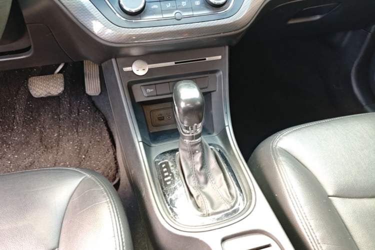 Used Roewe 360 2017 1.5L Automatic Luxury Edition Gear Lever