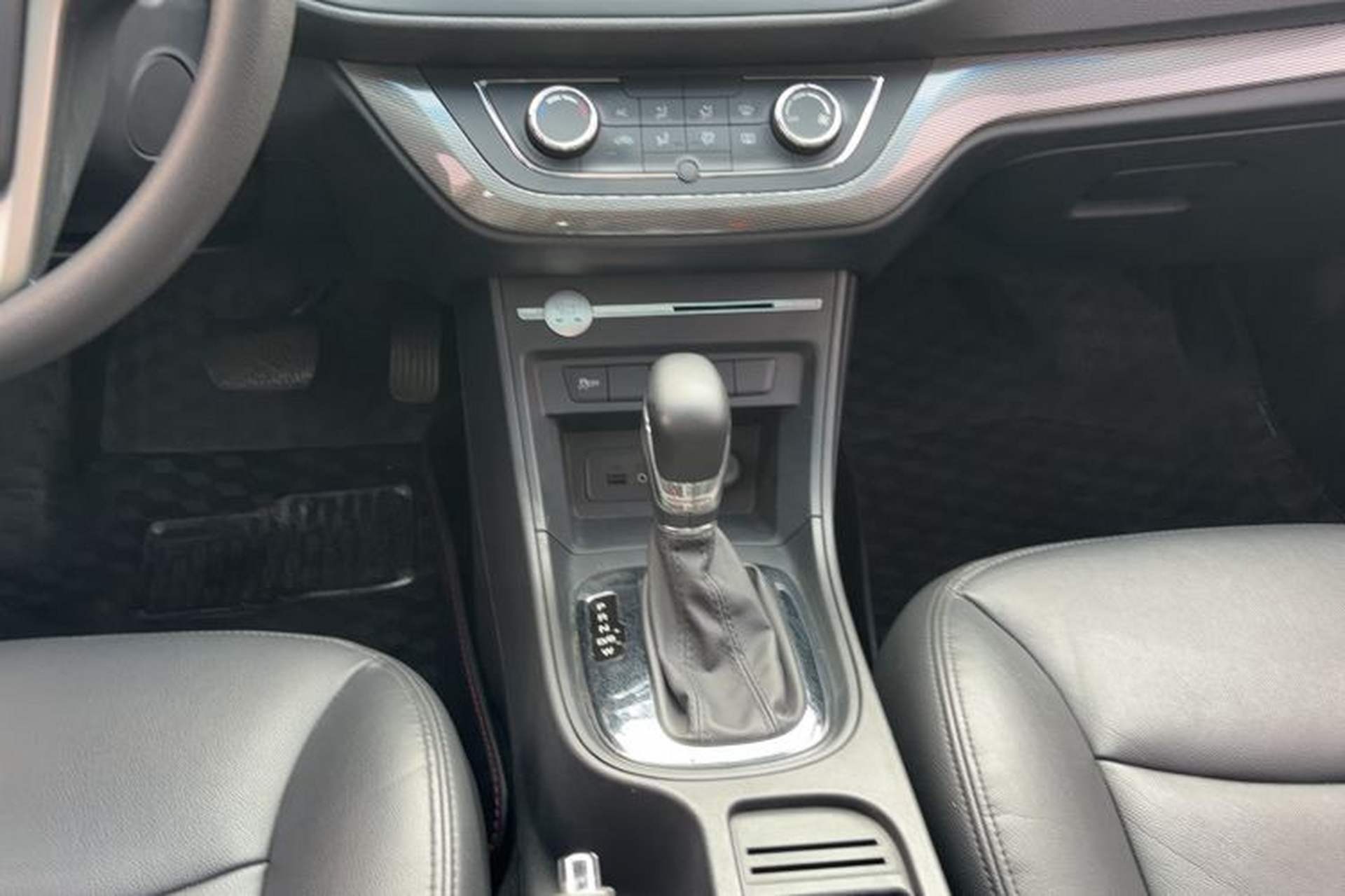 Used Roewe 360 2017 1.5L Automatic Luxury Edition Gear Lever
